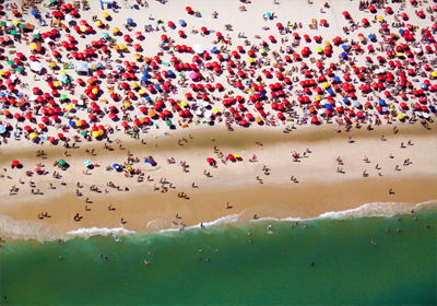 À LA PLAGE, À LA PISCINE