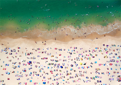 À LA PLAGE, À LA PISCINE
