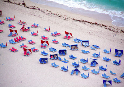 À LA PLAGE, À LA PISCINE