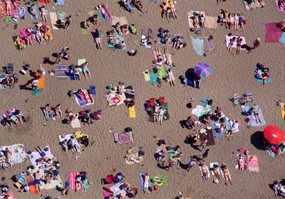 À LA PLAGE, À LA PISCINE