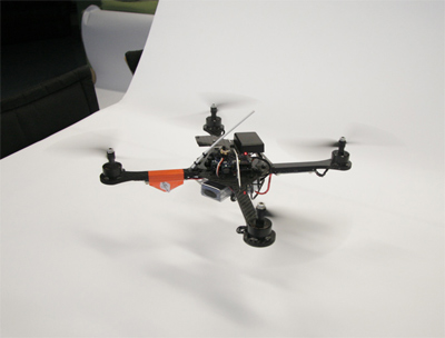 49 synchron angesteuerte Quadrocopter - voestalpine Klangwolke