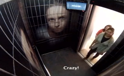 捕らえられた動物と同じ気持ちを体験させて、違法取引に対する啓蒙をするエレベーター