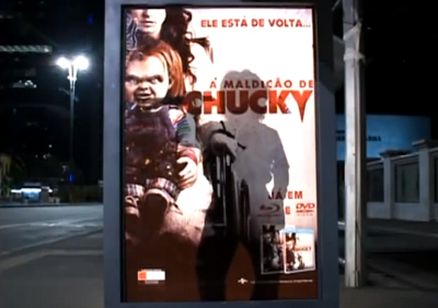 A Maldição de Chucky - Susto no ponto de ônibus