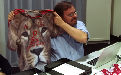 Ajax en adidas presenteren nieuw thuis- en uitshirt 2014/2015