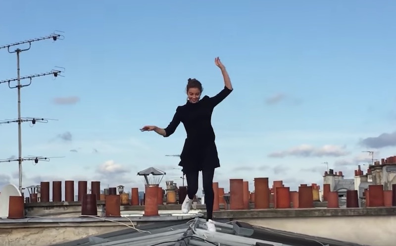 Voltige sur les toits de Paris