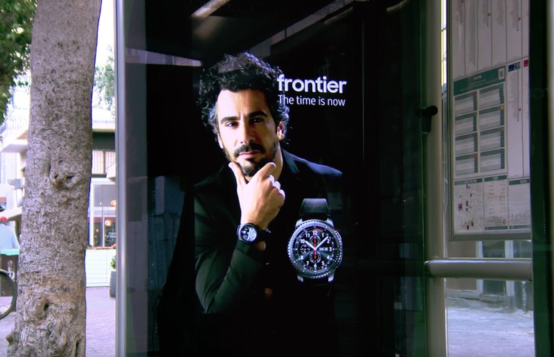 The new Samsung Gear S3 bus signpost comes to life