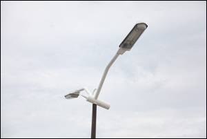 港に飛ぶカモメ型街灯
