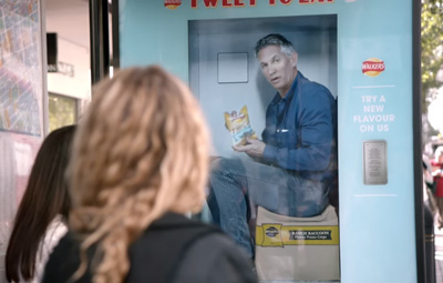 Walkers Crisps put Gary Lineker inside a Twitter Vending Machine